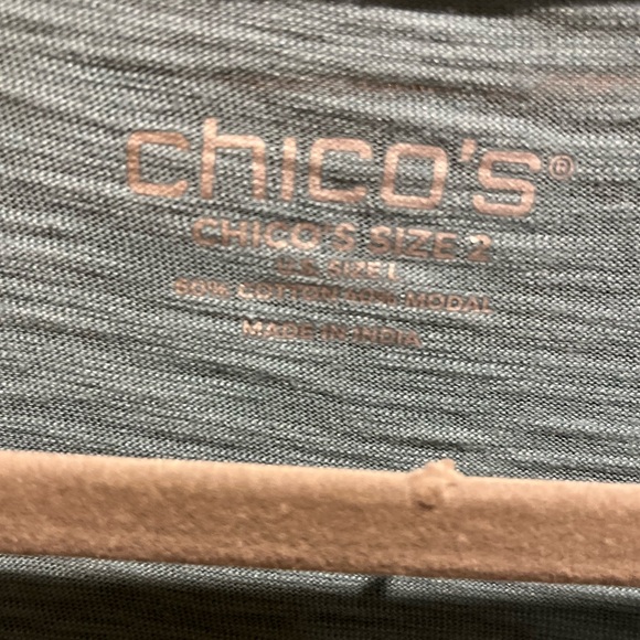 76. WOMENS CHICO’S 2/L DETAIL TOP - Picture 2 of 5